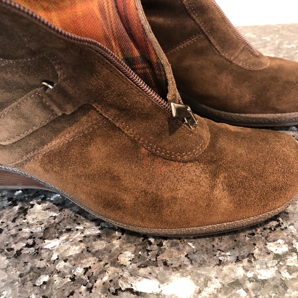 Aquatalia brown suede calf boot zipper front plaid - Picture 7 of 7